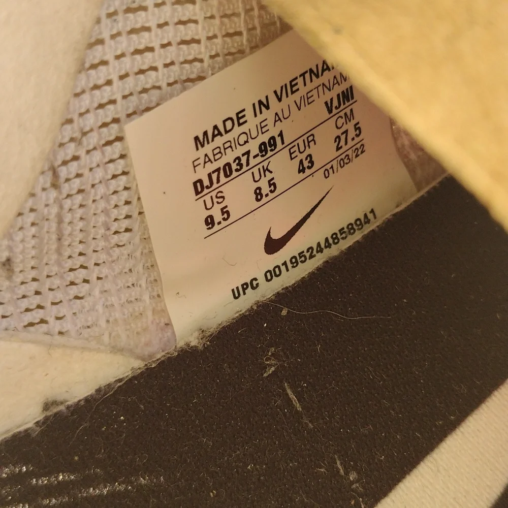 Nike  ZoomX Vaporfly Next %2  Women's Athletic Shoes - White and Pink 9.5